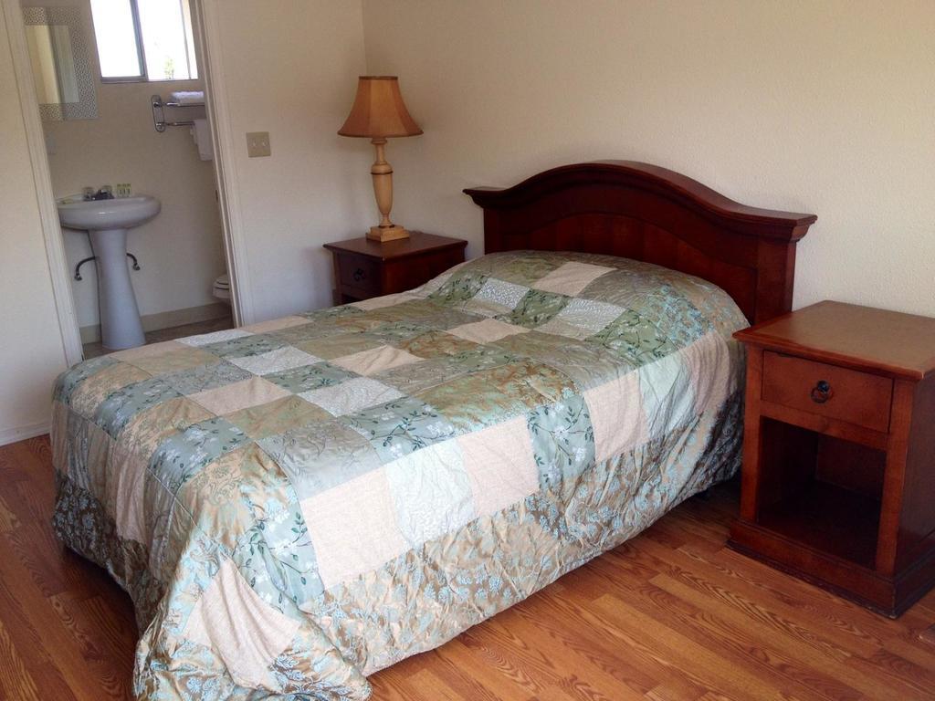 Sun Hill Motel Сиатъл Стая снимка